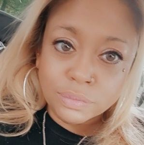 Meet your Posher, Debie